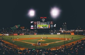 【开云入口】追梦格林遭禁赛引热议 科尔执教哲学面临终极考验