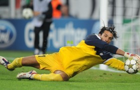 开云下载-夏窗最大冤案,朗斯后防核心遭罗马无理退货,法甲劲旅愤而提起法律诉讼