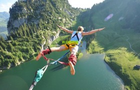 【开云登录入口】美媒公布新赛季30队首发实力排名,掘金居首 湖人第7勇士第13