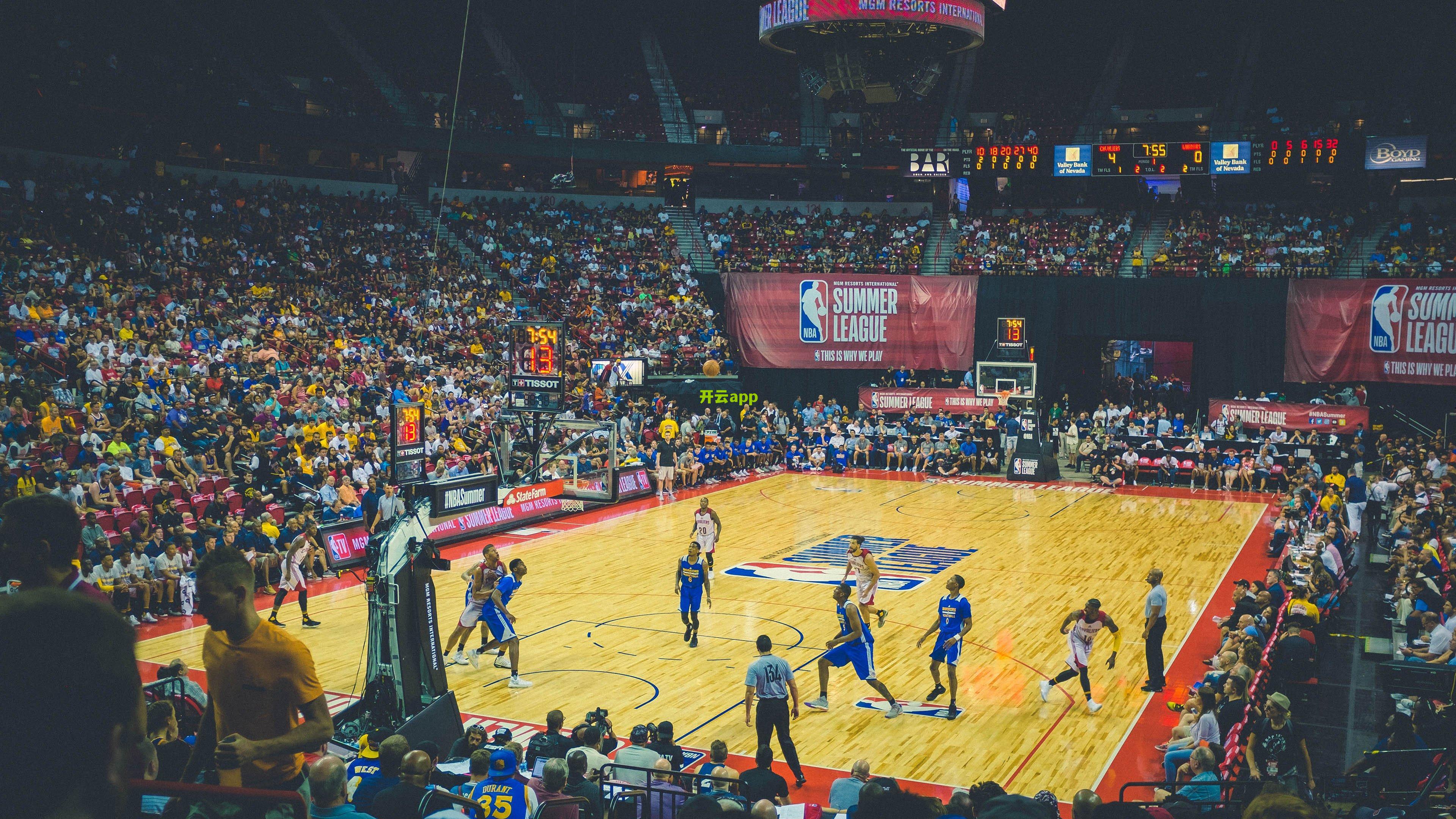 利物浦国脚双线告捷，新星埃基蒂克迎历史性首秀，核心萨拉赫点射建功